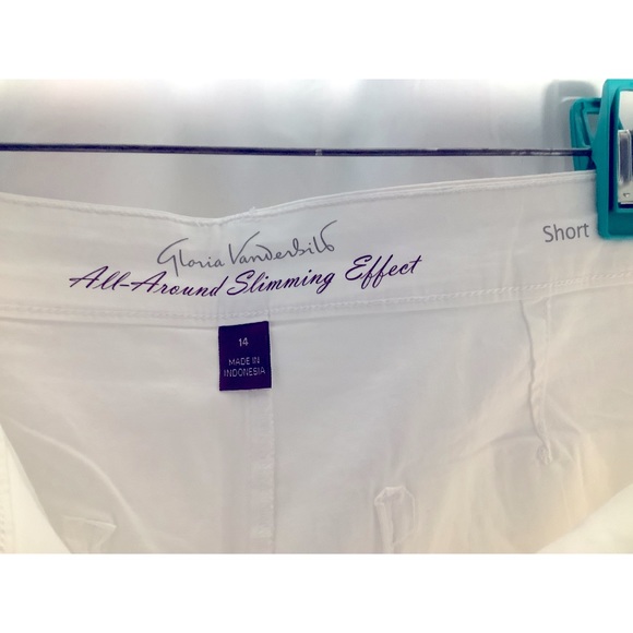 Gloria Vanderbilt White Shorts - Picture 2 of 3